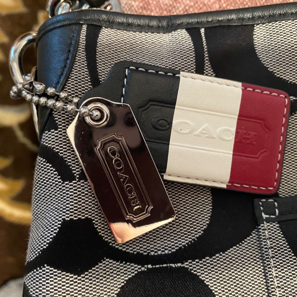 Coach purse - Picture 4 of 8